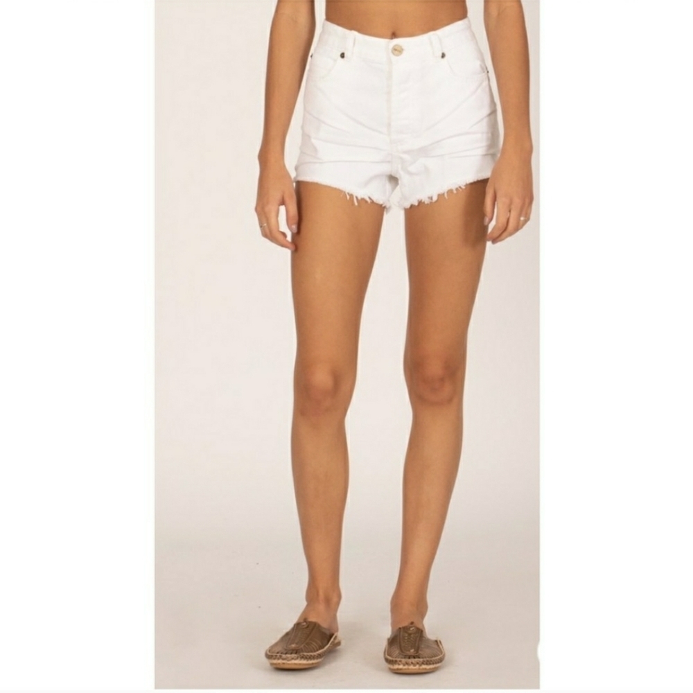 AMUSE SHORELINE - Picture 3 of 3